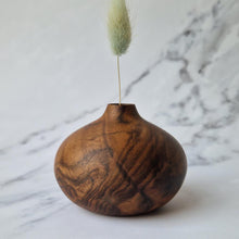 Load image into Gallery viewer, Sunny Beaux English Walnut Root squat vase (Sunny87)