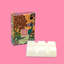Load image into Gallery viewer, Iwuri "Lazy Sunday" luxury wax melt