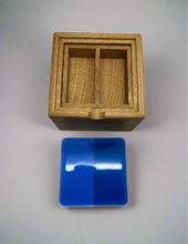 Load image into Gallery viewer, Flexen oak box with fused glass lid