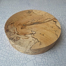 Load image into Gallery viewer, Sunny Beaux spalted beech bowl (Sunny50)
