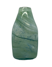Load image into Gallery viewer, Alexandra Pheonix Holmes blown glass vase (AH30)