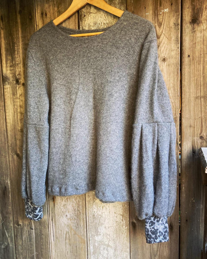 Nimpy Clothing Upcycled 100% cashmere grey bell-sleeve jumper medium