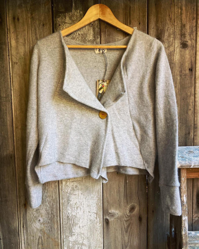 Nimpy Clothing Upcycled 100% cashmere light grey cardigan small/medium