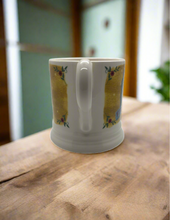 Load image into Gallery viewer, Giffords Circus 2022 Carpa! Emma Bridgewater mug