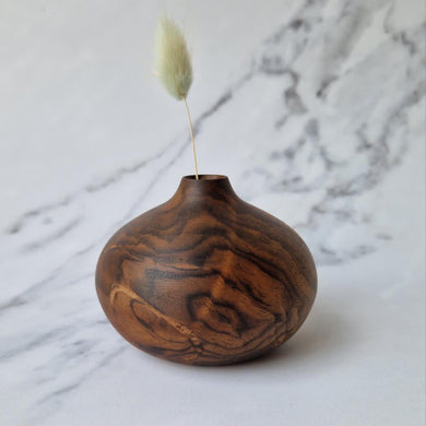 Sunny Beaux English Walnut Root squat vase (Sunny87)