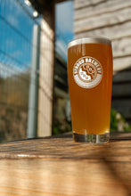 Load image into Gallery viewer, Stroud Brewery Weize Choice 500ml can 4.6% ABV