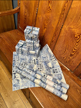Load image into Gallery viewer, Jo Duck Stroud wrapping paper 3 sheets (Joduck)